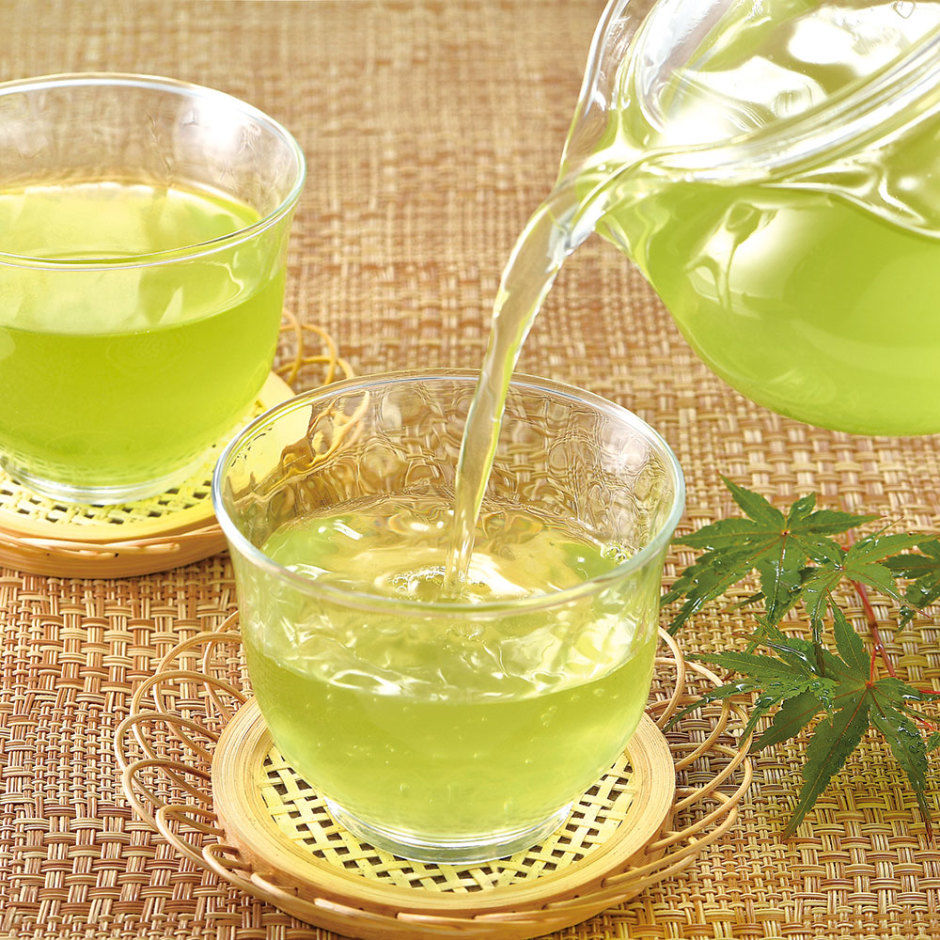 夏は冷やしておいしい水出し緑茶が便利！